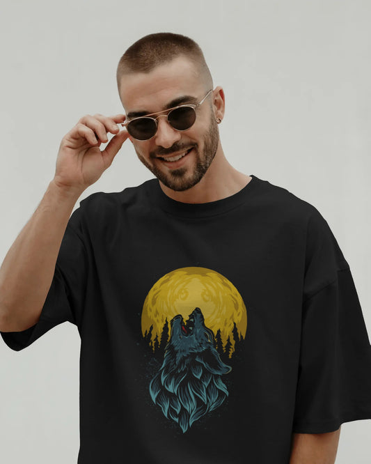 Men’s Oversized Wolf T-Shirt – Howling Wolf Under Full Moon Graphic Tee